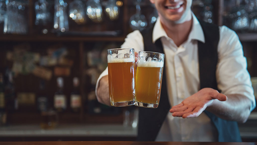 What Is the Average Pay for a Bartender at a Restaurant