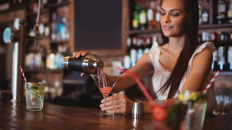The Advantages of Attending a Bartending School