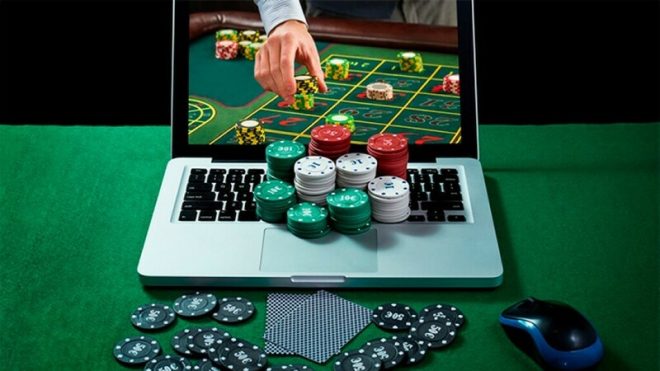 Poker Online vs. Poker Langsung: Kelebihan dan Perbedaannya yang Harus Anda Ketahui